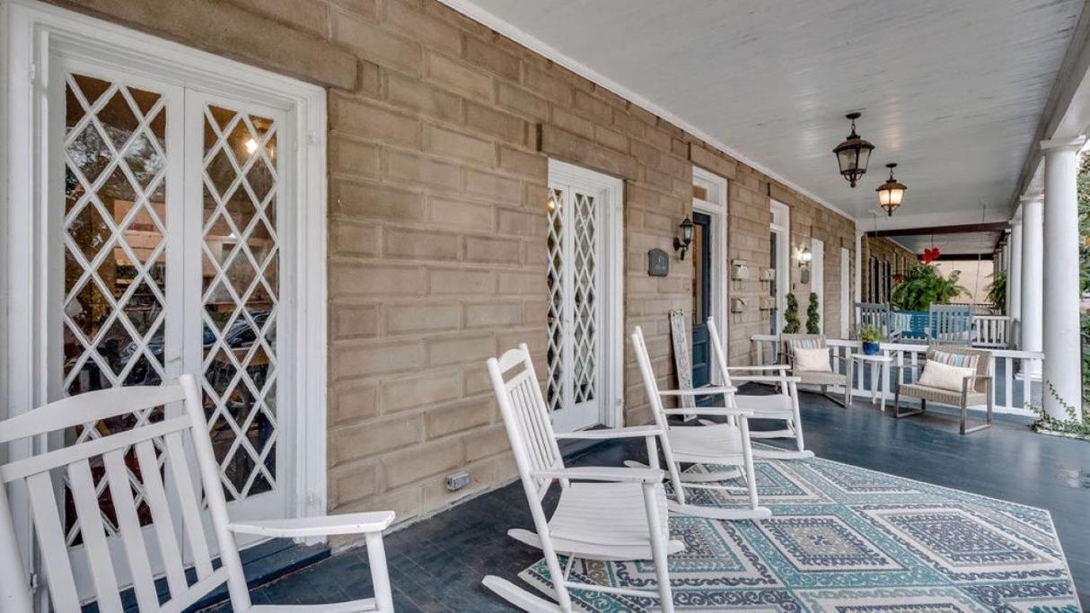 Comfortable Escape In Historic Downtown سافانا المظهر الخارجي الصورة